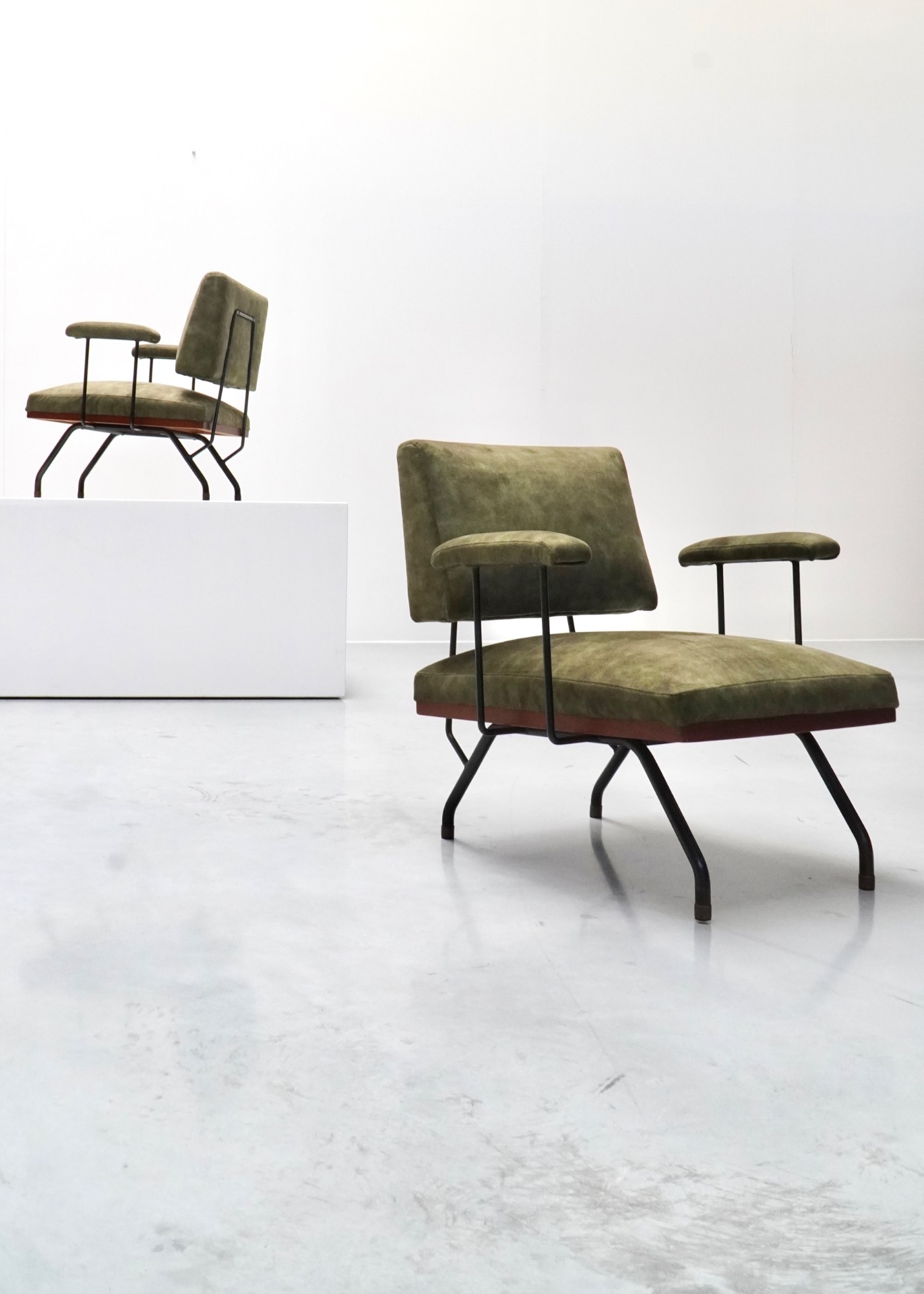 Pair of Moderniste Lounge Chairs with Black Steel Frame and Velvet